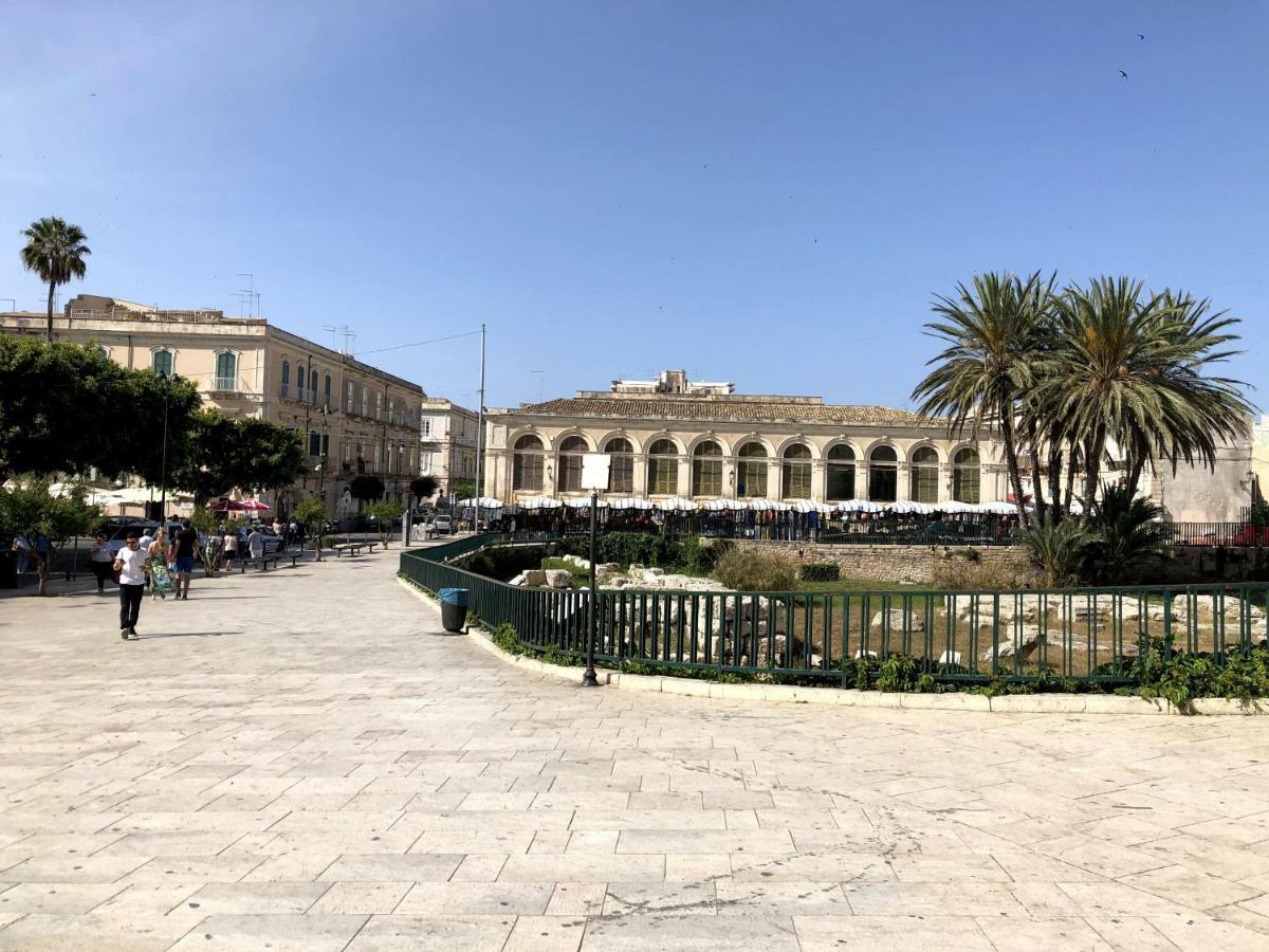 Apollo * Syracuse